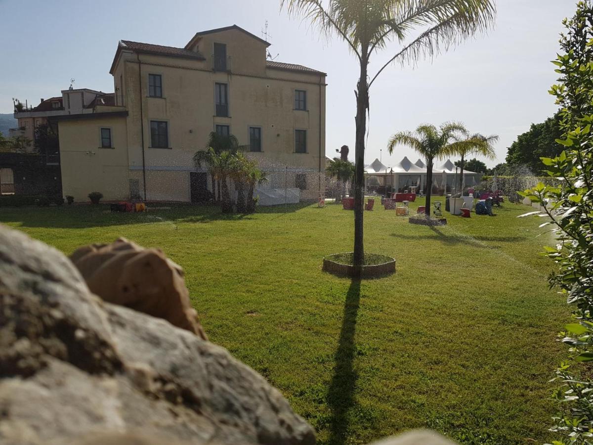 فندق I Giardini Del Novecento لاميزيا تيرمي المظهر الخارجي الصورة